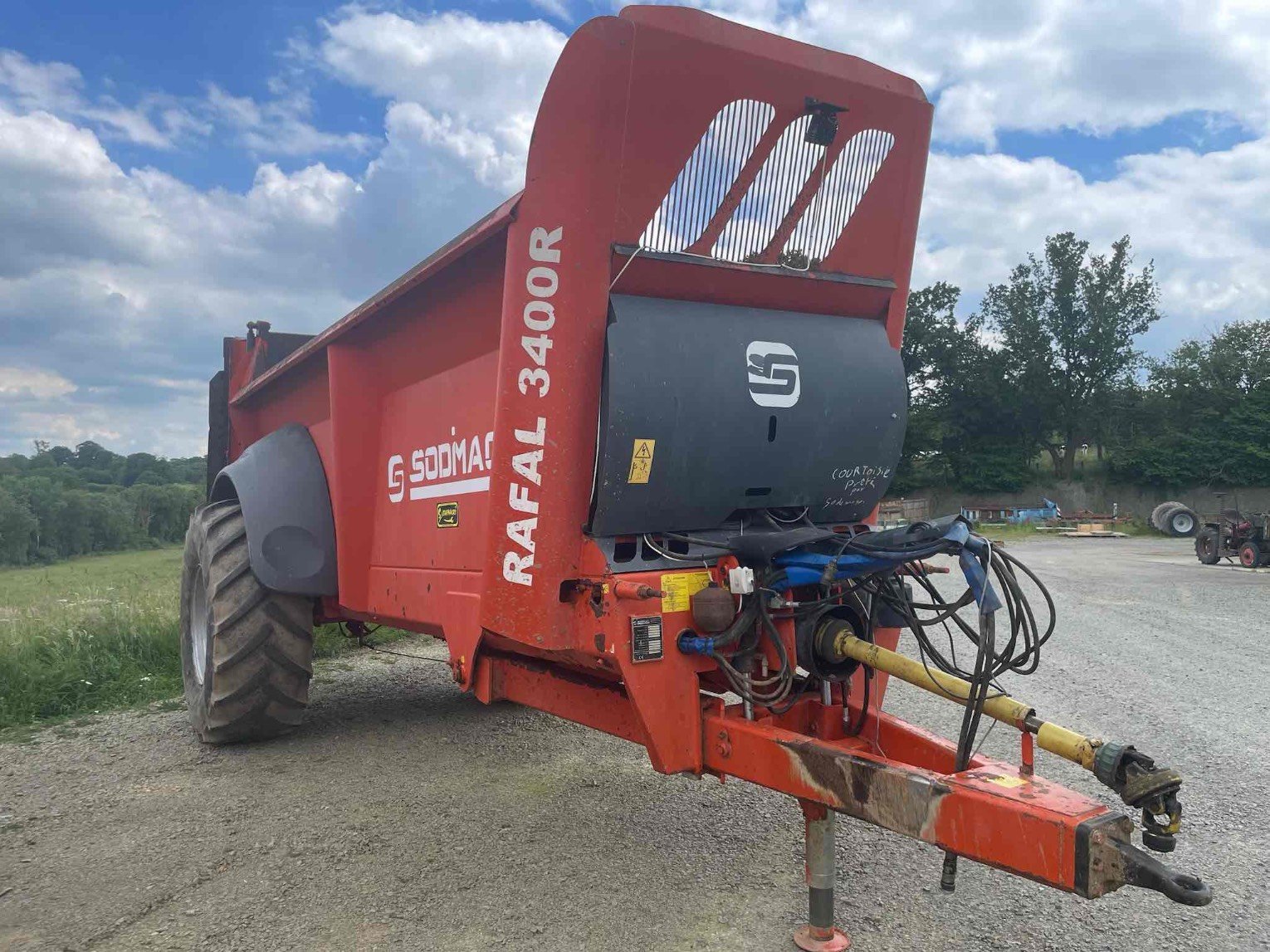 Dungstreuer van het type Sonstige Épandeur à fumier RAFAL3400 R Sodimac, Gebrauchtmaschine in SAINT CLAIR SUR ELLE (Foto 1)