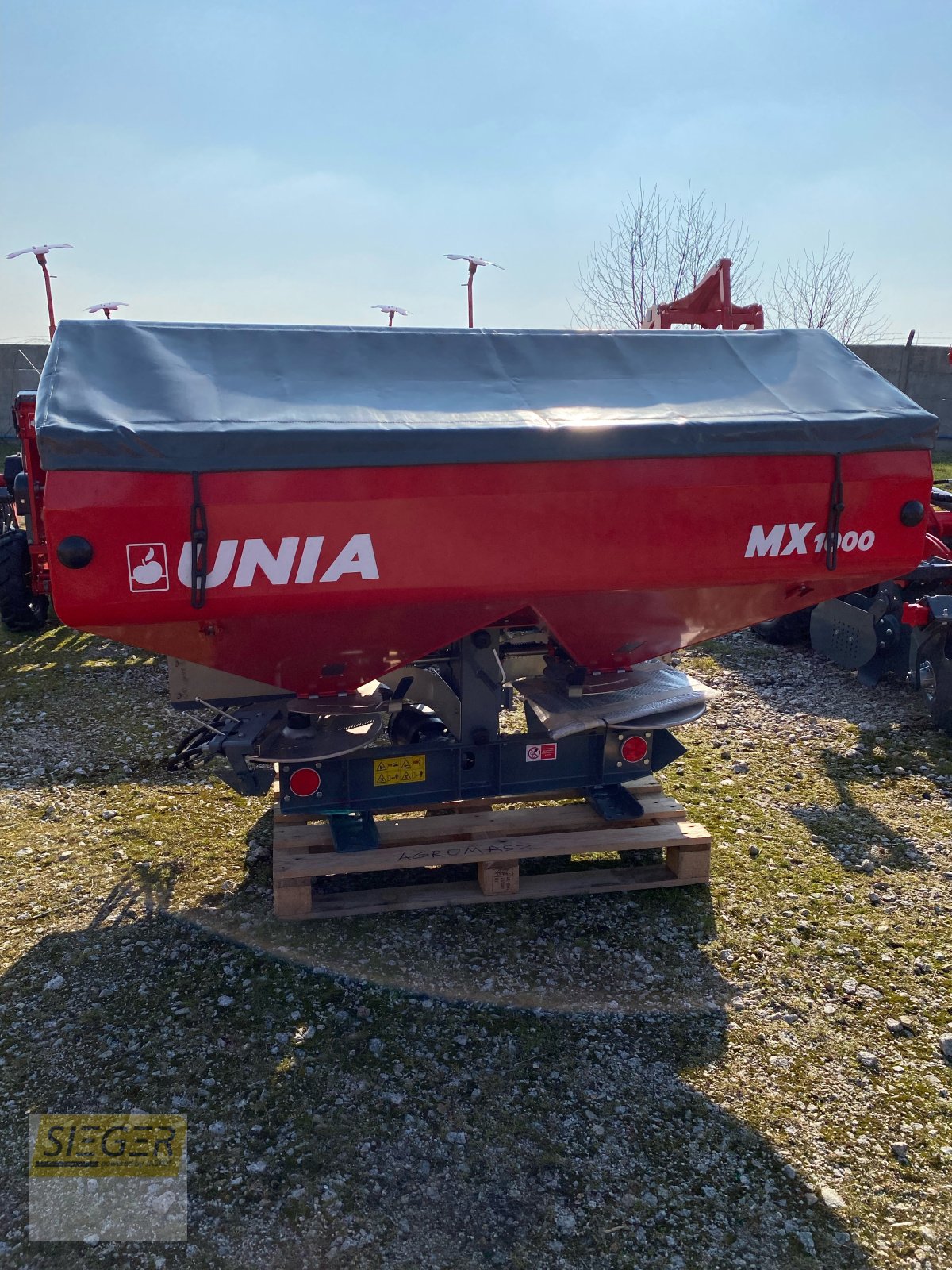 Dungstreuer typu Unia MX 1000, Neumaschine v Görlitz (Obrázek 2)