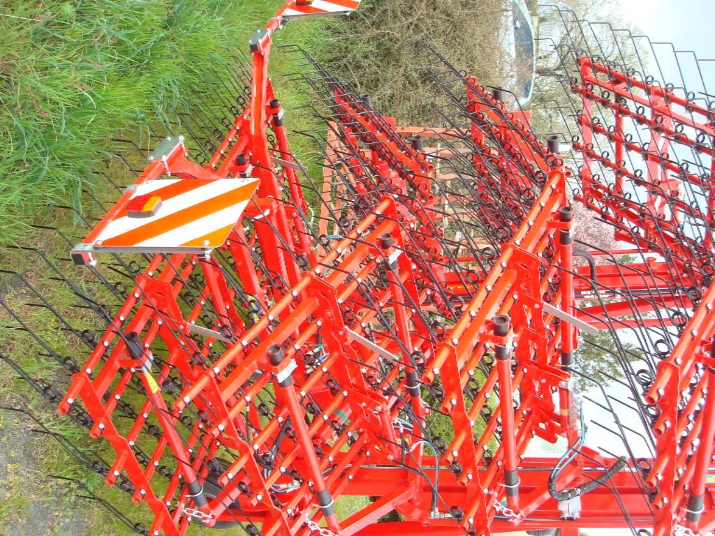 Egge tipa Einböck herse etrille, Gebrauchtmaschine u les trois moutiers (Slika 2)