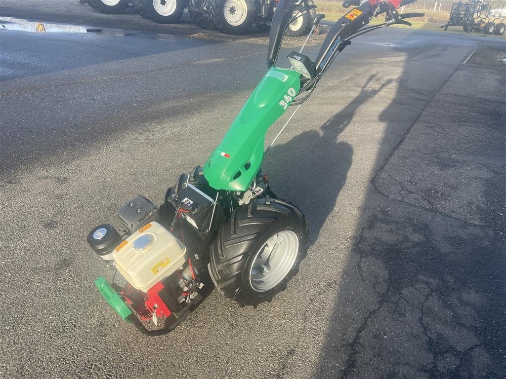 Einachstraktor tipa Ferrari 340 benzin 11 HK. Elstart, brede hjul og lyskit, Gebrauchtmaschine u Holstebro (Slika 3)