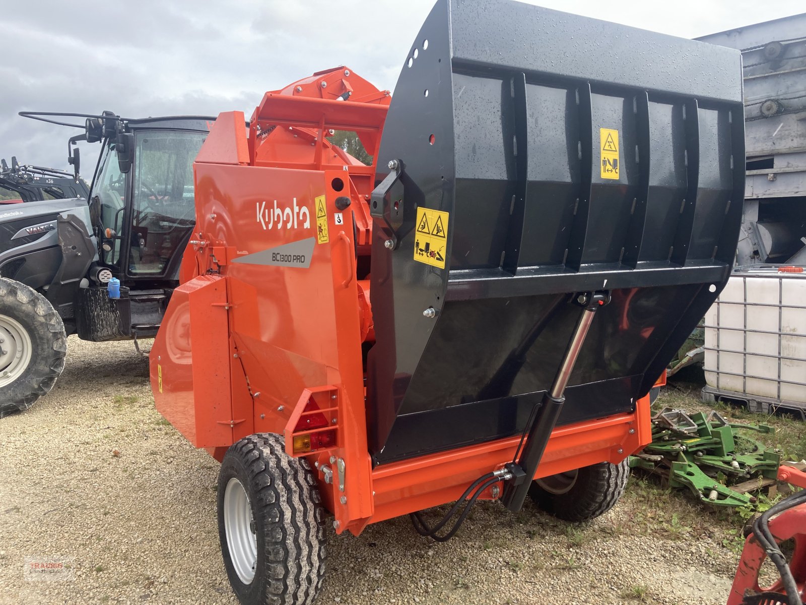 Einstreutechnik of the type Kubota BC 1300 pro, Neumaschine in Mainburg/Wambach (Picture 3)