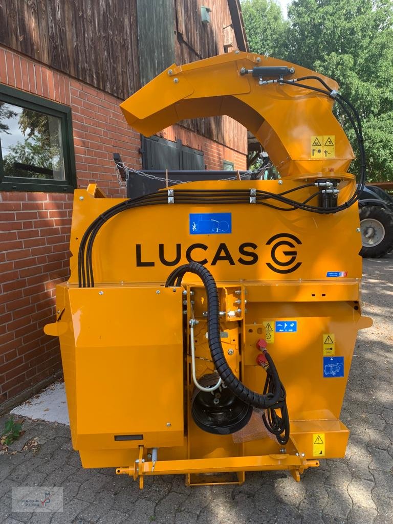 Einstreutechnik des Typs Lucas Raptor, Neumaschine in Königsmoor (Bild 1)