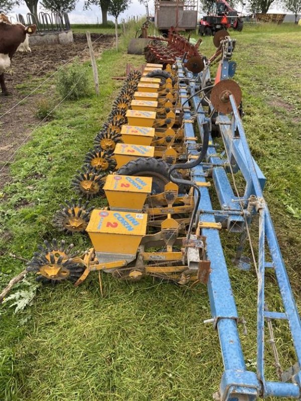 Einzelkornsägerät du type Kleine UNICORN 2 12 rækket med hydraulisk opklap., Gebrauchtmaschine en øster ulslev (Photo 2)