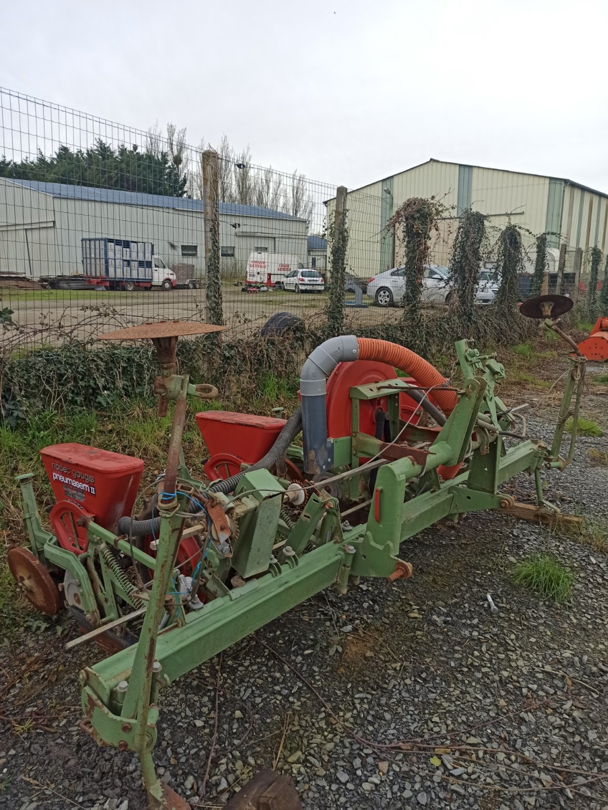 Einzelkornsägerät tipa Kuhn 4 RANGS, Gebrauchtmaschine u TREMEUR (Slika 1)