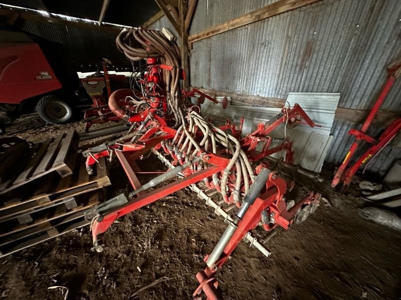 Einzelkornsägerät van het type Kuhn BTFR4500DD, Gebrauchtmaschine in PONTIVY (Foto 8)