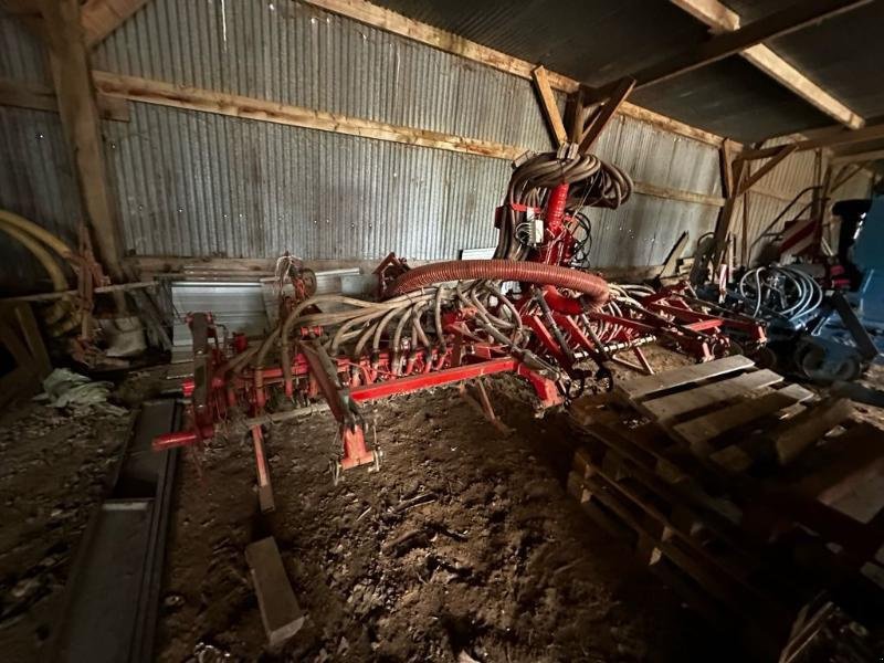 Einzelkornsägerät du type Kuhn BTFR4500DD, Gebrauchtmaschine en PONTIVY (Photo 2)