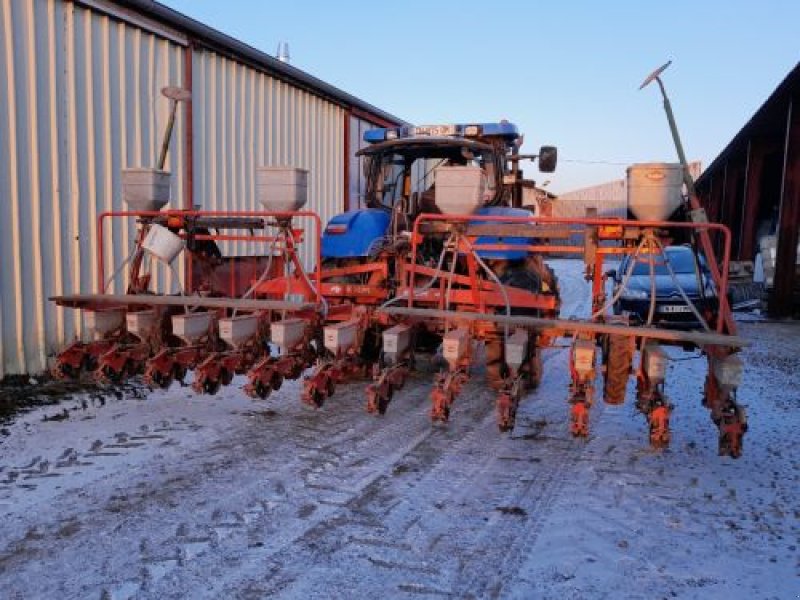 Einzelkornsägerät du type Kuhn KNM, Gebrauchtmaschine en VELAINES (Photo 1)