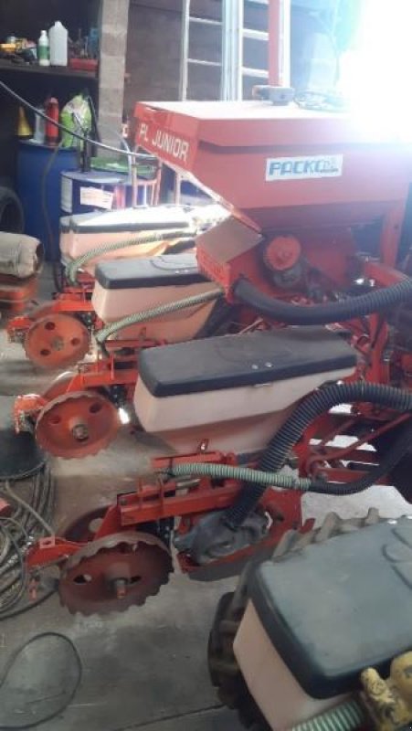 Einzelkornsägerät del tipo Kuhn Planter Junior 6 rangs, Gebrauchtmaschine en Sorée (Imagen 2)