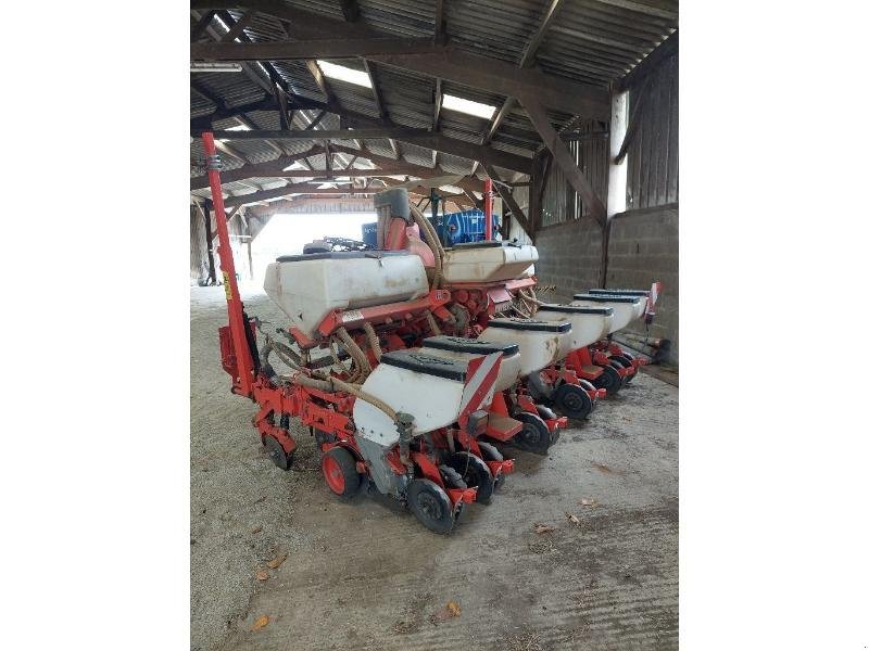 Einzelkornsägerät du type Kuhn PLANTER, Gebrauchtmaschine en PLUMELEC (Photo 2)