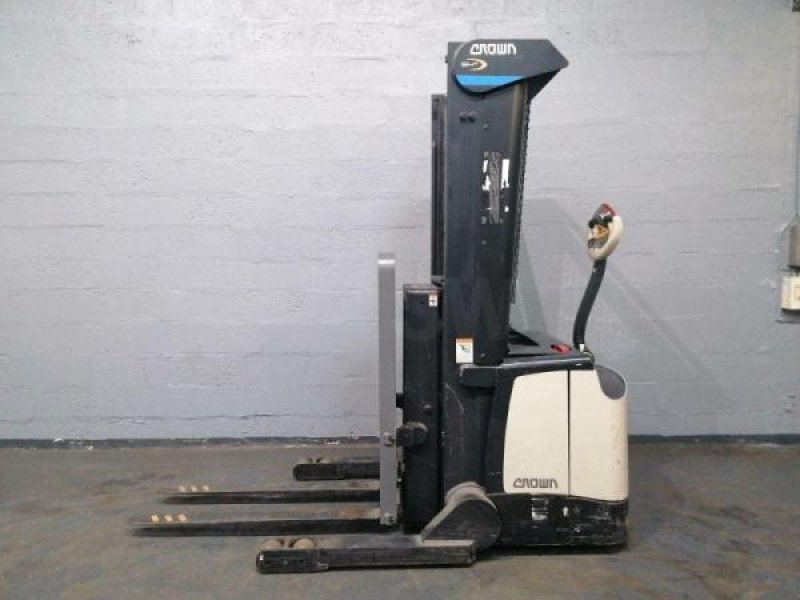 Elektrostapler a típus Crown SHR5520-1.1, Gebrauchtmaschine ekkor: senlis (Kép 3)