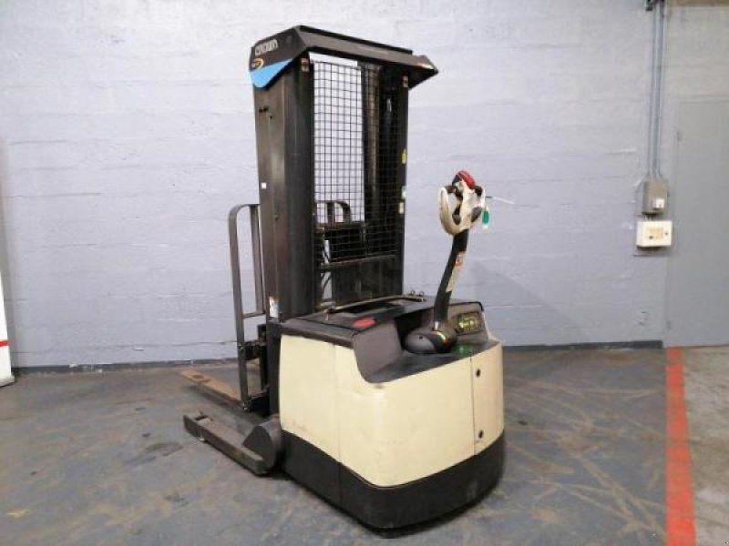 Elektrostapler от тип Crown SHR5540-1.6, Gebrauchtmaschine в senlis (Снимка 5)