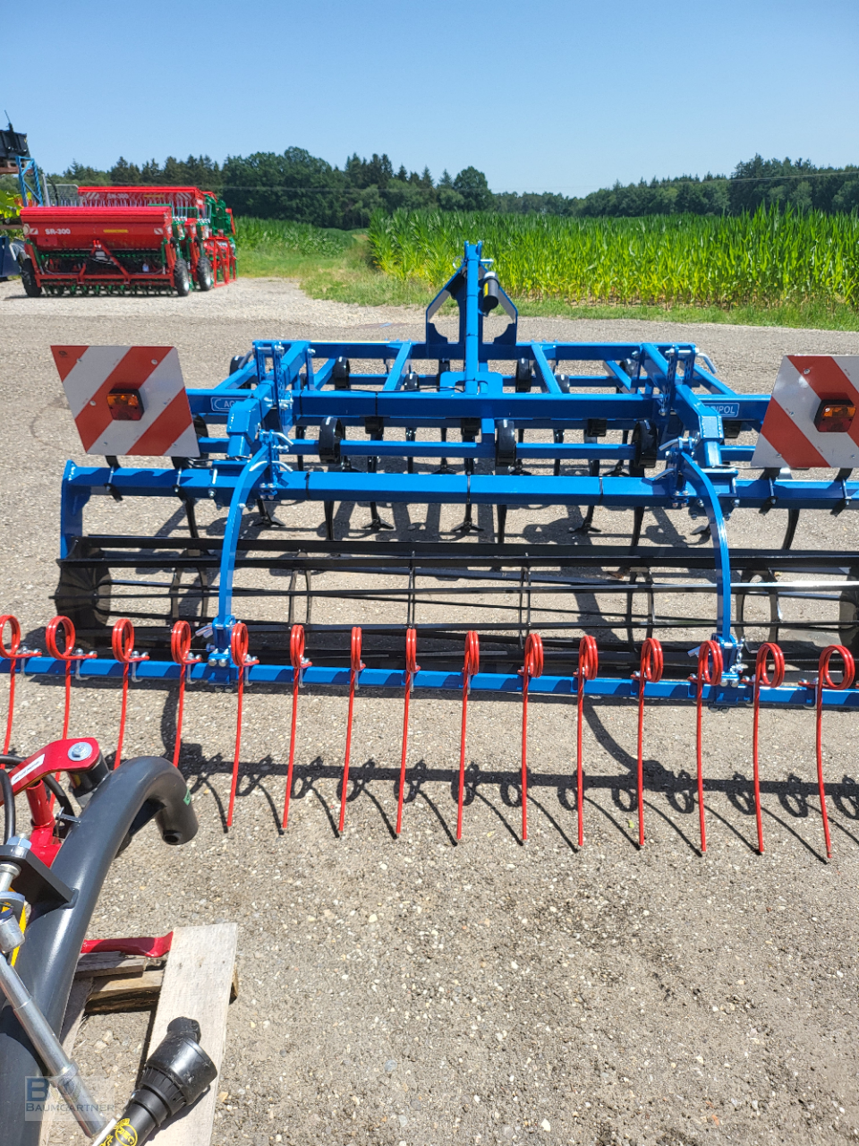 Federzinkengrubber des Typs Agripol Leichtgrubber KOBALT 300 T Federzinkenegge mit Striegel, Neumaschine in Frontenhausen (Bild 7)