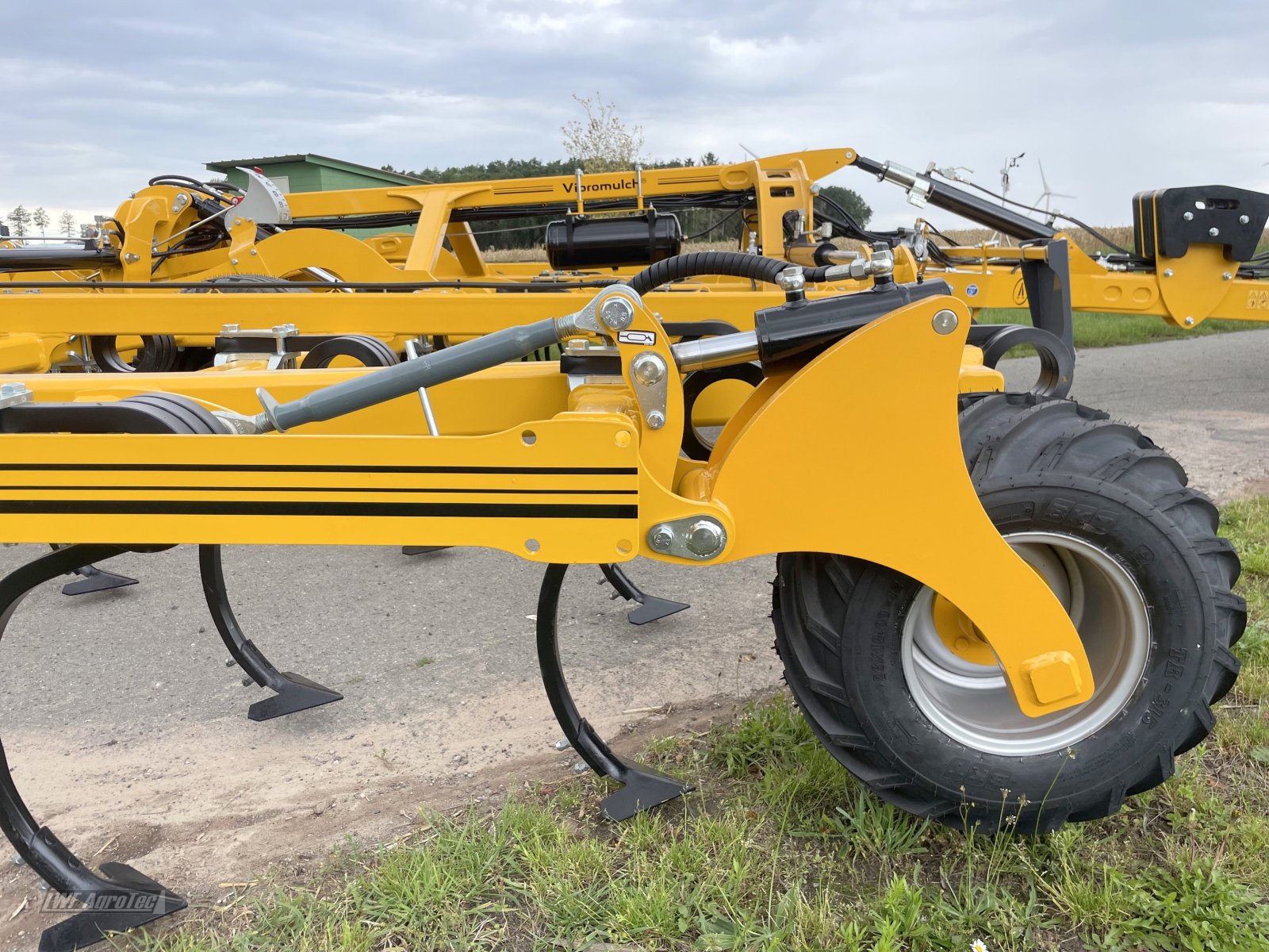 Federzinkengrubber of the type Agrisem Vibromulch, Neumaschine in Römstedt (Picture 5)