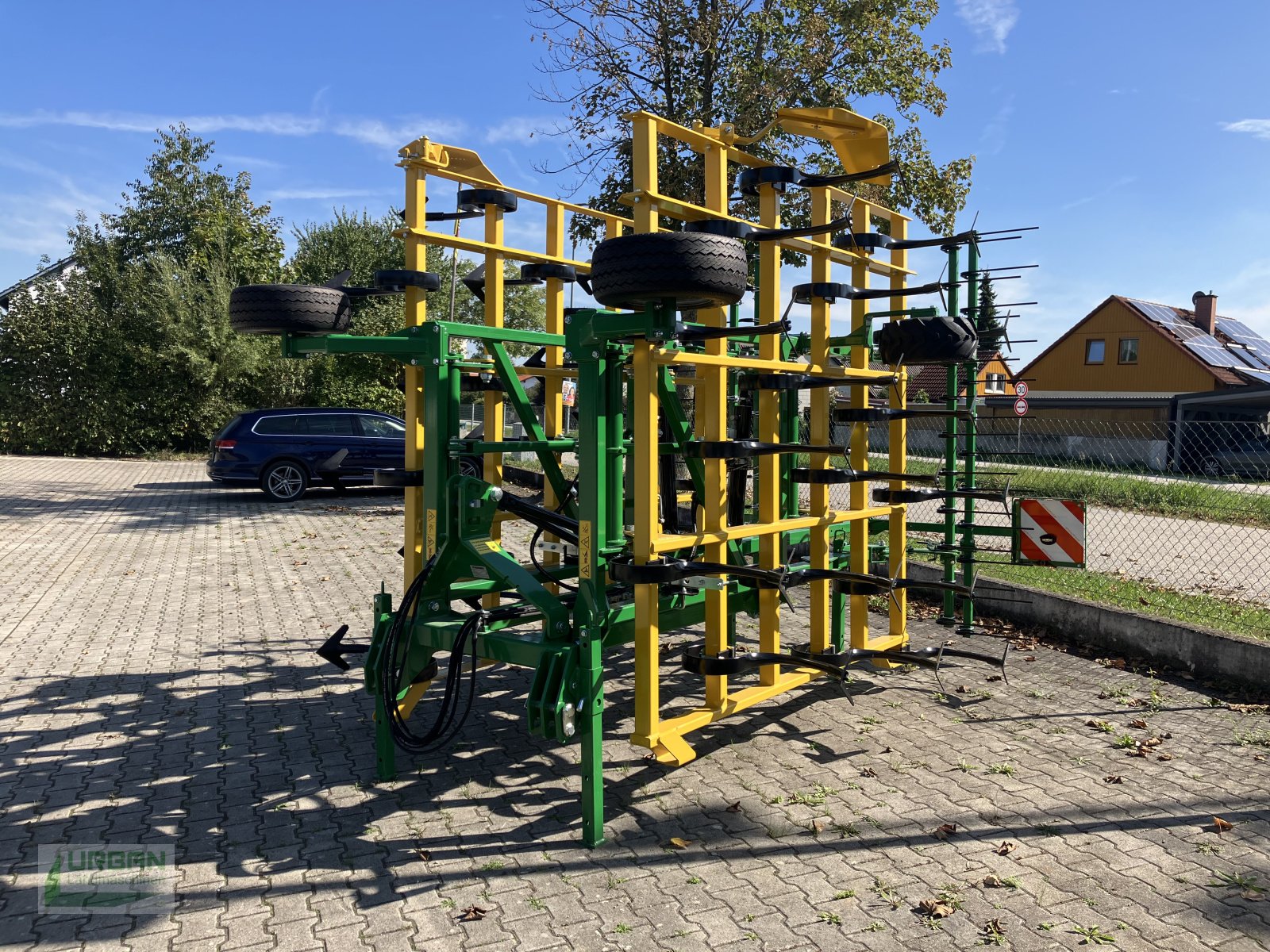 Federzinkengrubber des Typs Kerner Stratos, Neumaschine in Essenbach (Bild 1)