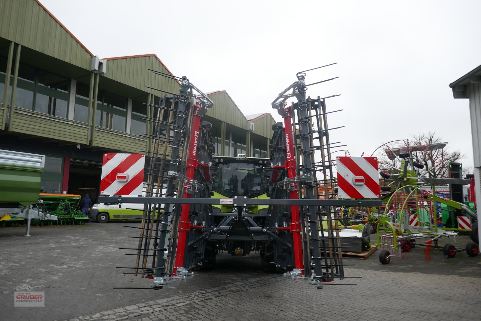 Federzinkengrubber van het type Saphir Großfederzinkenegge AllStar Longline 501 -  eingesetzt, Neumaschine in Dorfen (Foto 13)