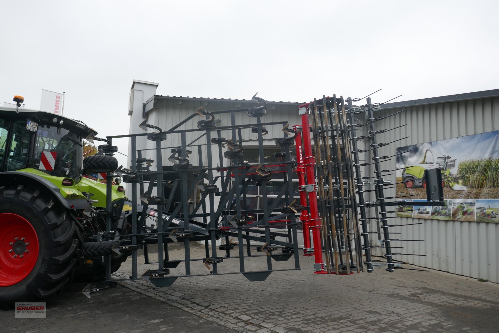 Federzinkengrubber des Typs Saphir Großfederzinkenegge AllStar Longline 501 -  eingesetzt, Neumaschine in Dorfen (Bild 14)