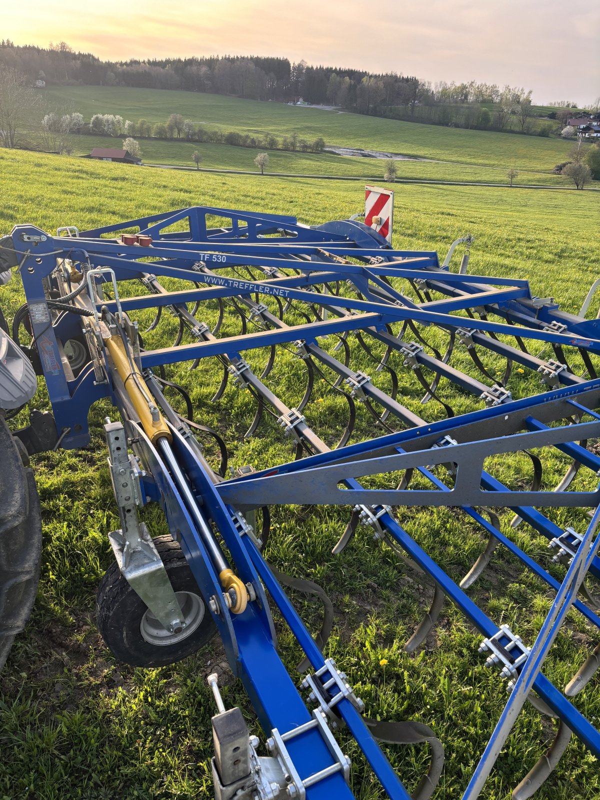 Federzinkengrubber des Typs Treffler TF 530, Gebrauchtmaschine in Tussenhausen (Bild 3)