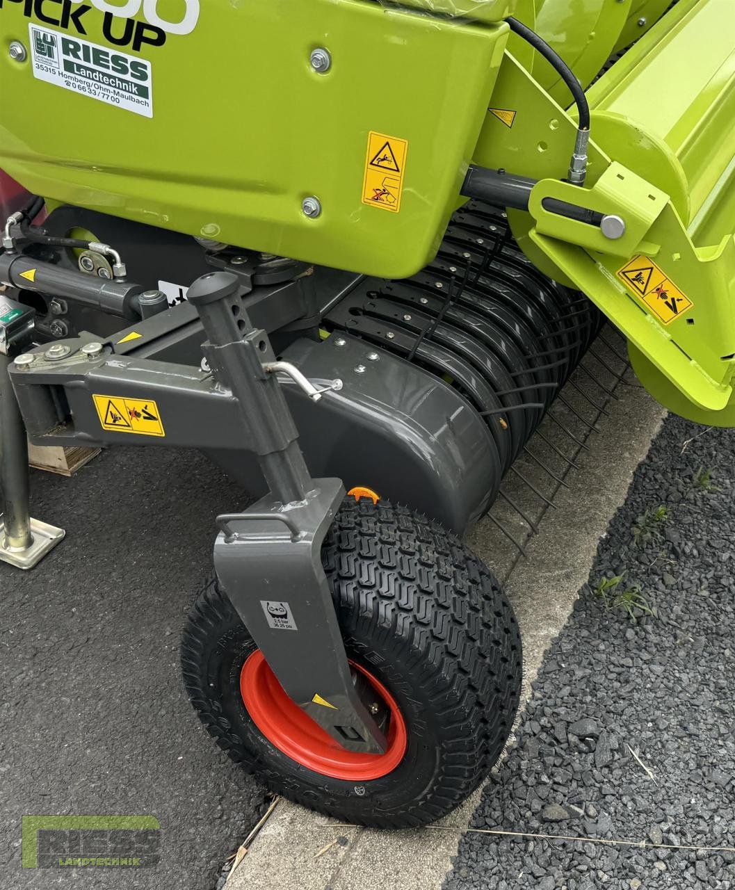 Feldhäcksler Pick-up a típus CLAAS PICK UP 300 PROFI CONTOUR, Neumaschine ekkor: Homberg (Ohm) - Maulbach (Kép 9)