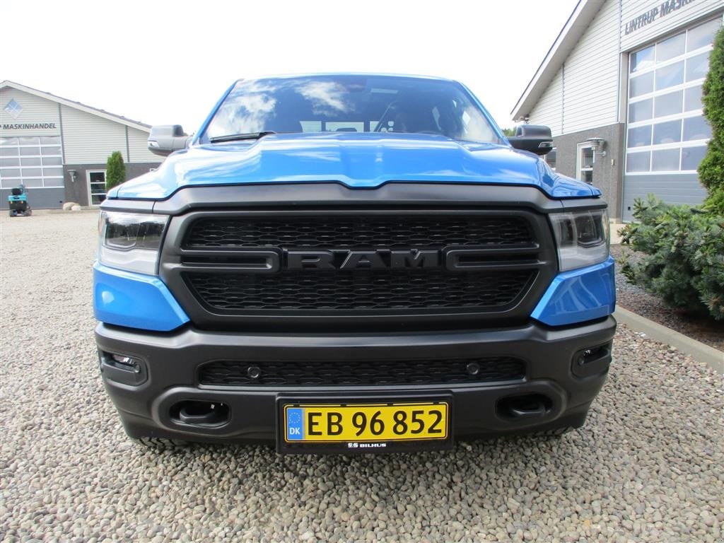 Feldhäcksler Pick-up του τύπου Dodge Ram 1500 V8 med den helt rigtige motor og lyd til kun 2480kr halvårlig i grøn vægt-afgift og så må den trække 3500kg., Gebrauchtmaschine σε Lintrup (Φωτογραφία 2)