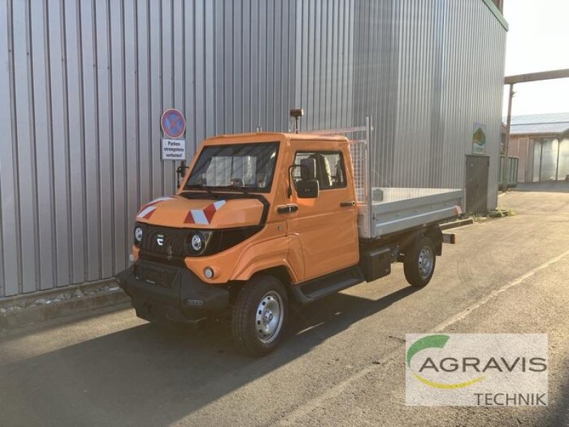 Feldhäcksler Pick-up of the type EVUM ACAR XL, Neumaschine in Lage (Picture 1)