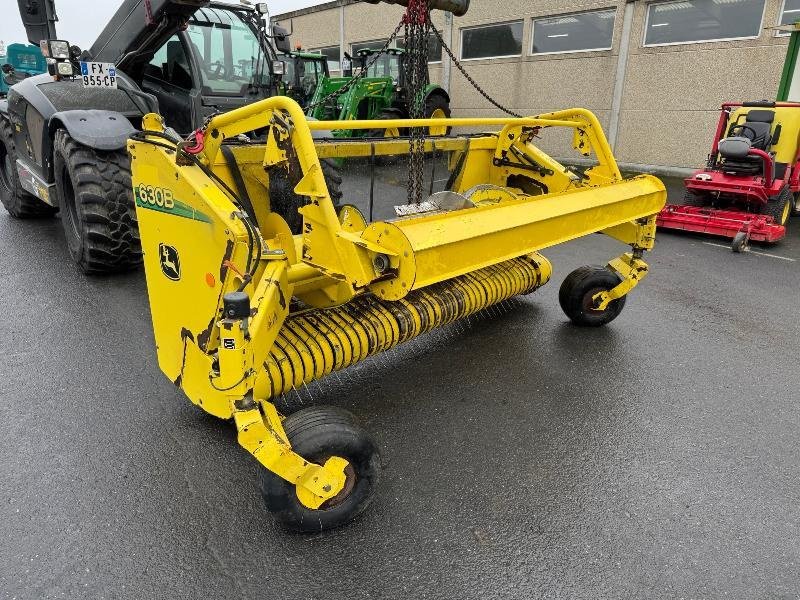 Feldhäcksler Pick-up des Typs John Deere 630B, Gebrauchtmaschine in Wargnies Le Grand (Bild 3)