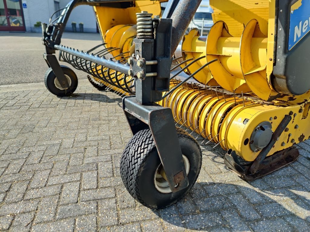 Feldhäcksler Pick-up des Typs New Holland 273 Gras Pick Up, Gebrauchtmaschine in BOEKEL (Bild 10)