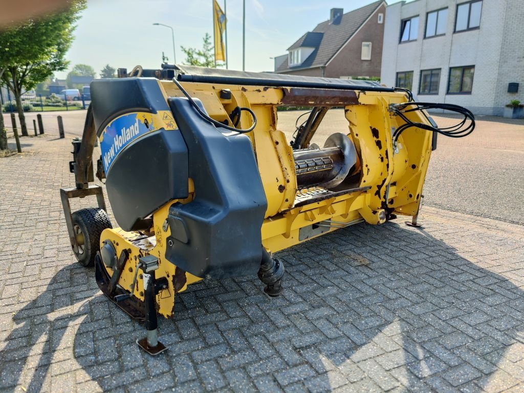 Feldhäcksler Pick-up du type New Holland 273 Gras Pick Up, Gebrauchtmaschine en BOEKEL (Photo 2)