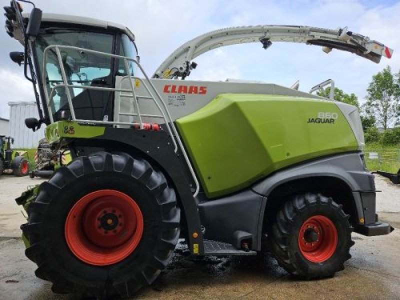 Feldhäcksler от тип CLAAS 860, Gebrauchtmaschine в Belleville sur Meuse (Снимка 2)