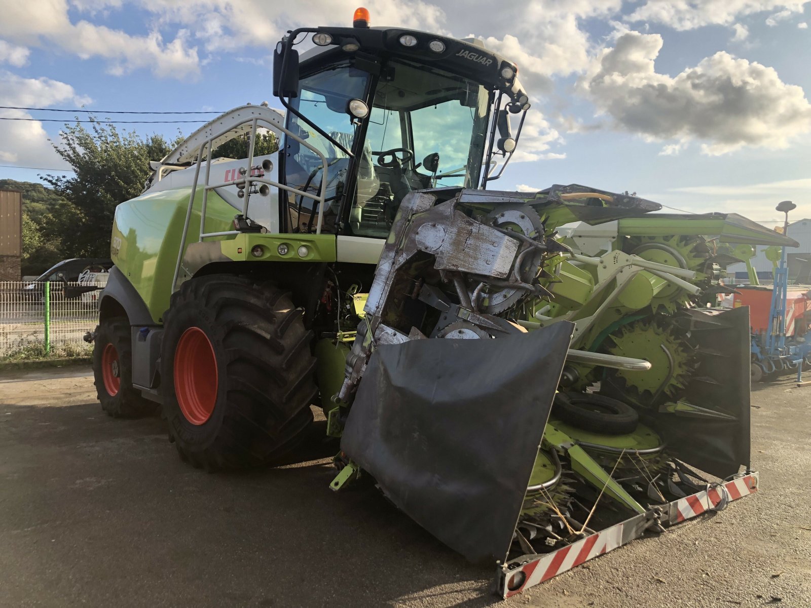 Feldhäcksler des Typs CLAAS ENSILEUSE JAGUAR 870, Gebrauchtmaschine in BLENDECQUES (Bild 2)