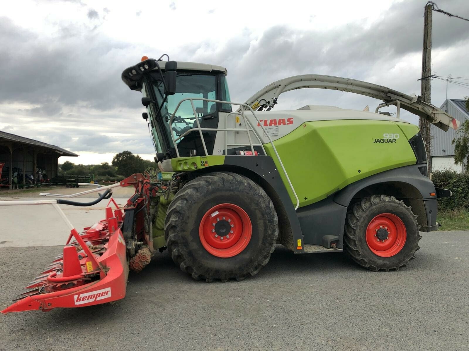 Feldhäcksler des Typs CLAAS ENSILEUSE JAGUAR 930, Gebrauchtmaschine in ST CLEMENT DE LA PLACE (Bild 2)