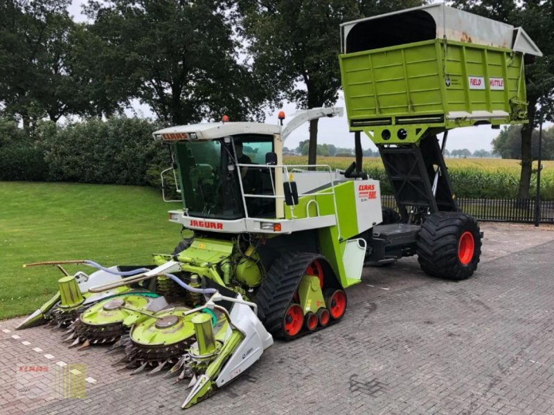 Feldhäcksler van het type CLAAS JAGUAR 880 FIELD SHUTTLE, Container 36 cbm, Raupen, Gebrauchtmaschine in Westerstede (Foto 1)