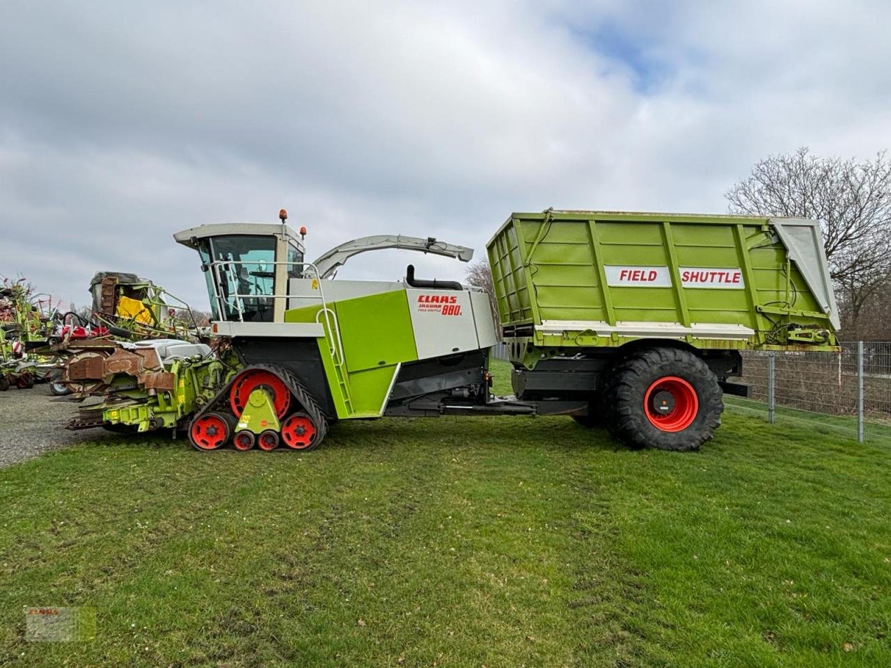 Feldhäcksler типа CLAAS JAGUAR 880 FIELD SHUTTLE, Container 36 cbm, Raupenlaufwerk, ORBIS 450 TS, Gebrauchtmaschine в Westerstede (Фотография 2)