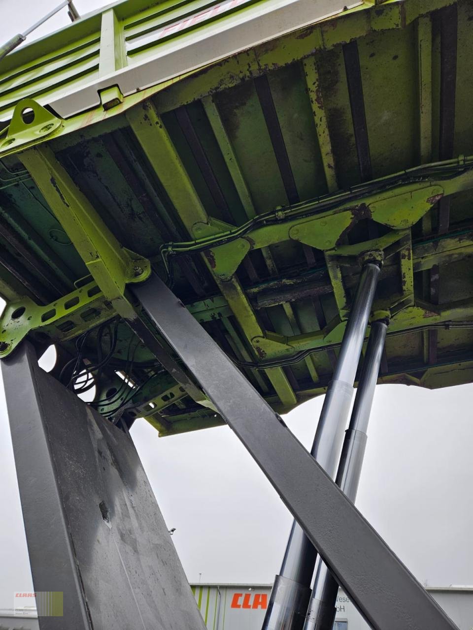 Feldhäcksler of the type CLAAS JAGUAR 880 FIELD SHUTTLE, Container 36 cbm, Raupenlaufwerk, ORBIS 450 TS, Gebrauchtmaschine in Westerstede (Picture 12)