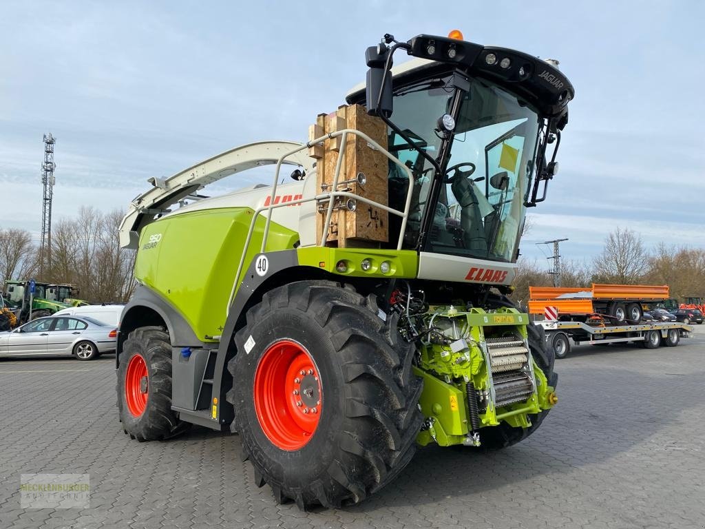 Feldhäcksler van het type CLAAS Jaguar 950 **Orbis 750** Mietrückläufer, Neumaschine in Mühlengeez (Foto 1)