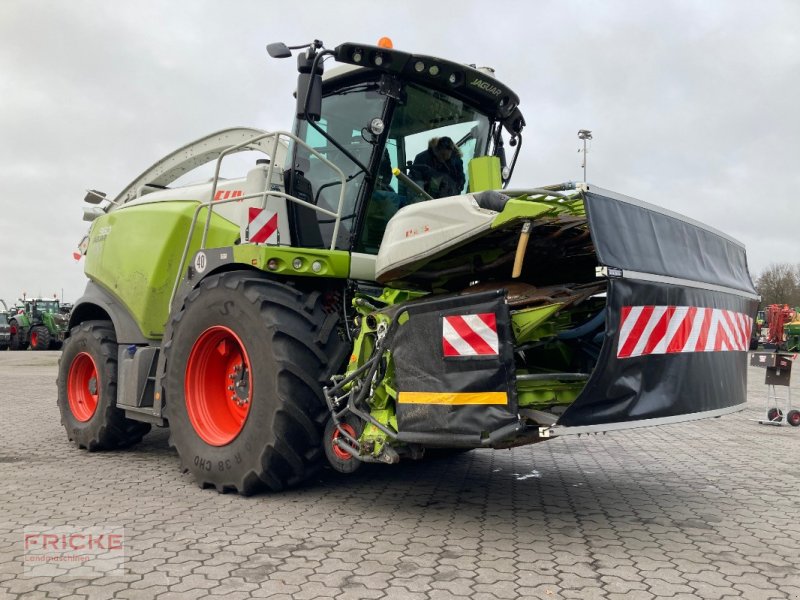 Feldhäcksler of the type CLAAS Jaguar 960 Allrad mit Orbis 750, Neumaschine in Bockel - Gyhum (Picture 1)