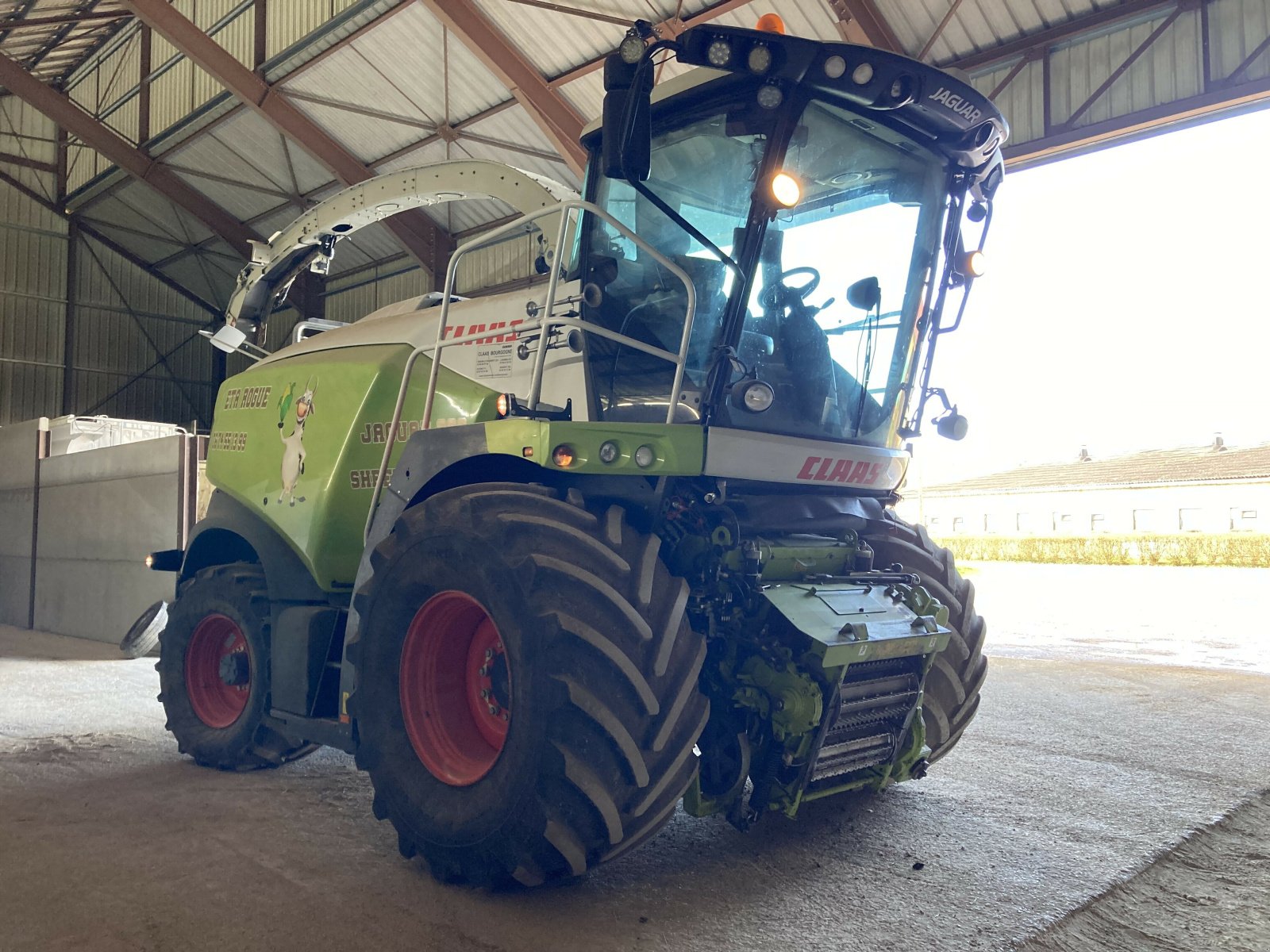 Feldhäcksler des Typs CLAAS JAGUAR 970 4X4 TRADITION, Gebrauchtmaschine in NOGENT (Bild 4)