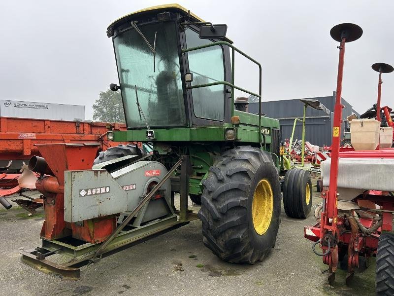 Feldhäcksler des Typs John Deere 5820, Gebrauchtmaschine in JOSSELIN (Bild 1)