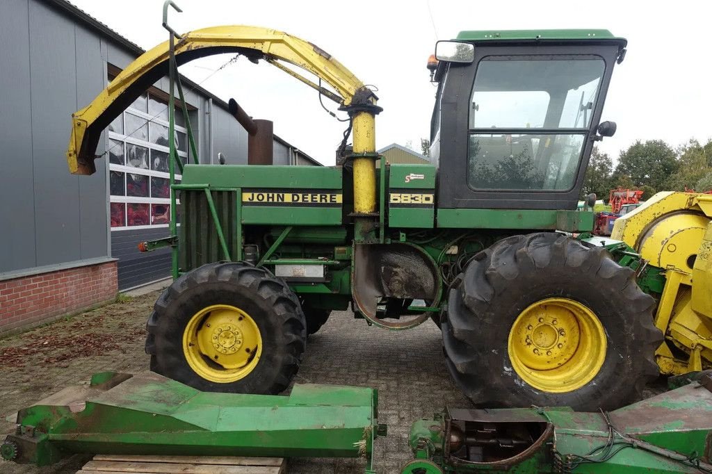 Feldhäcksler typu John Deere 5830, Gebrauchtmaschine v Groningen (Obrázek 4)