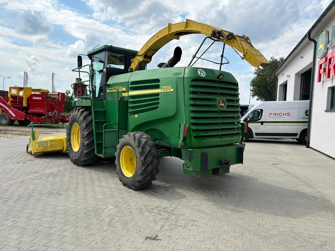 Feldhäcksler of the type John Deere 7300, Gebrauchtmaschine in Mrągowo (Picture 17)