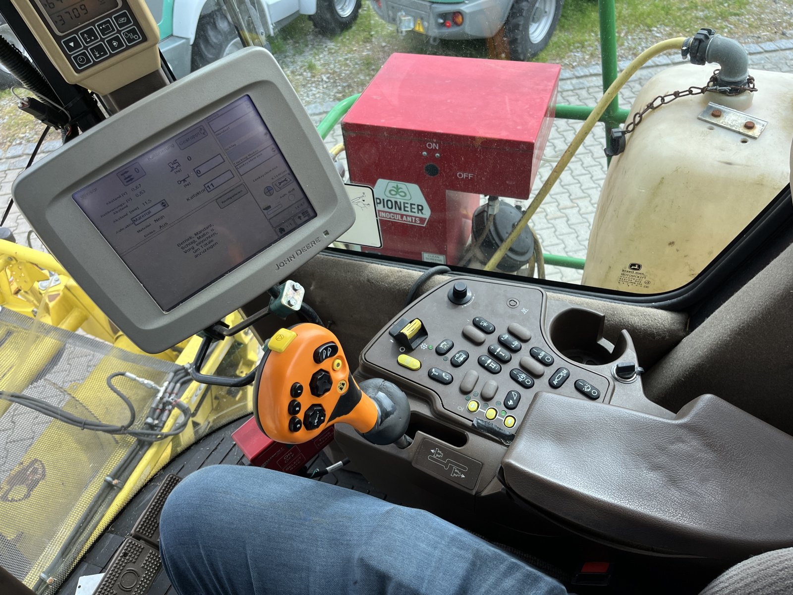 Feldhäcksler van het type John Deere 7750 i, Gebrauchtmaschine in Bayern - Tettenweis (Foto 14)