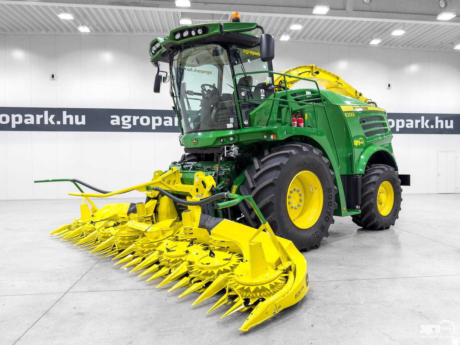 Feldhäcksler des Typs John Deere 8200 4WD, Gebrauchtmaschine in Csengele (Bild 1)