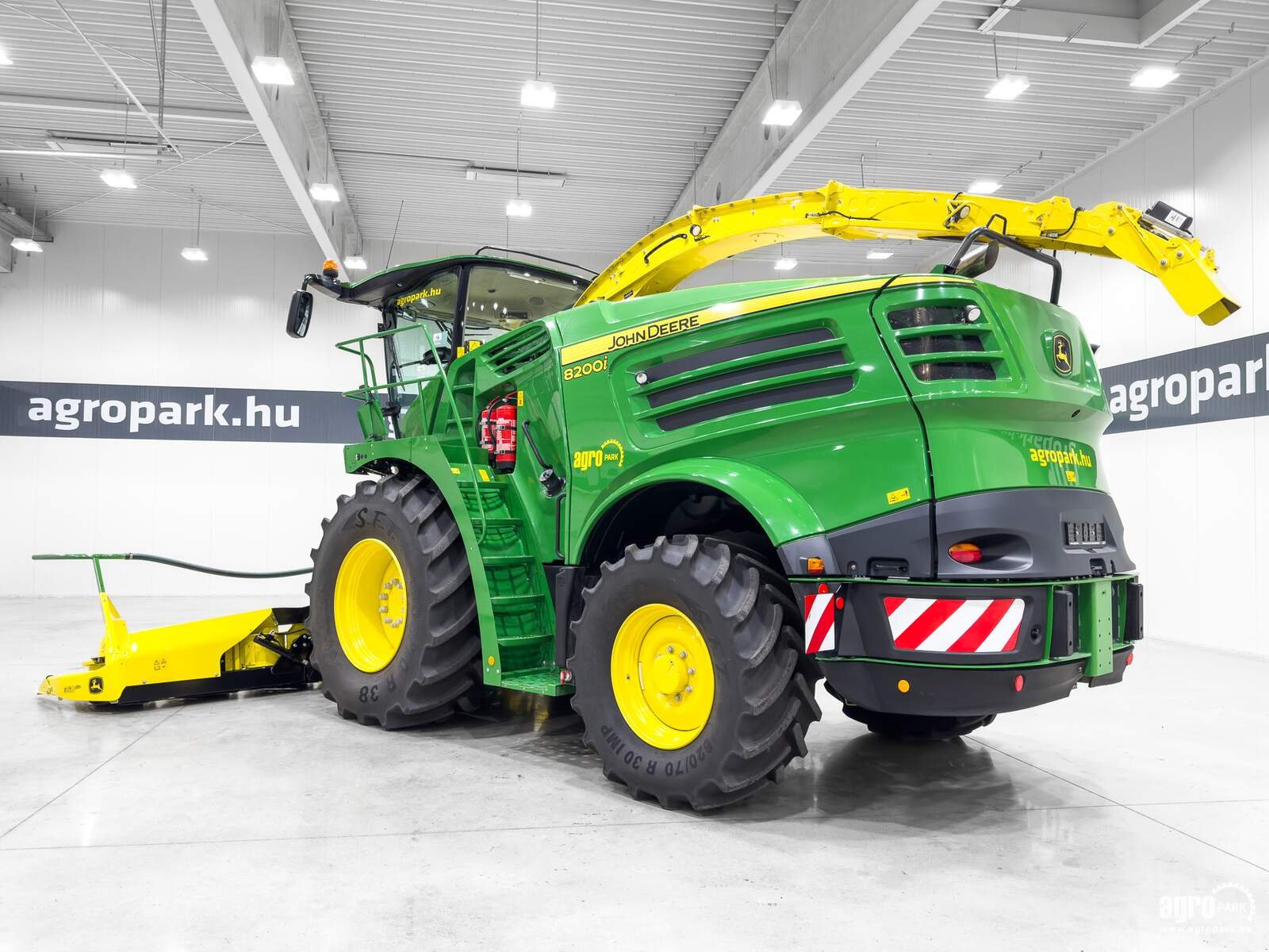 Feldhäcksler van het type John Deere 8200 4WD, Gebrauchtmaschine in Csengele (Foto 4)