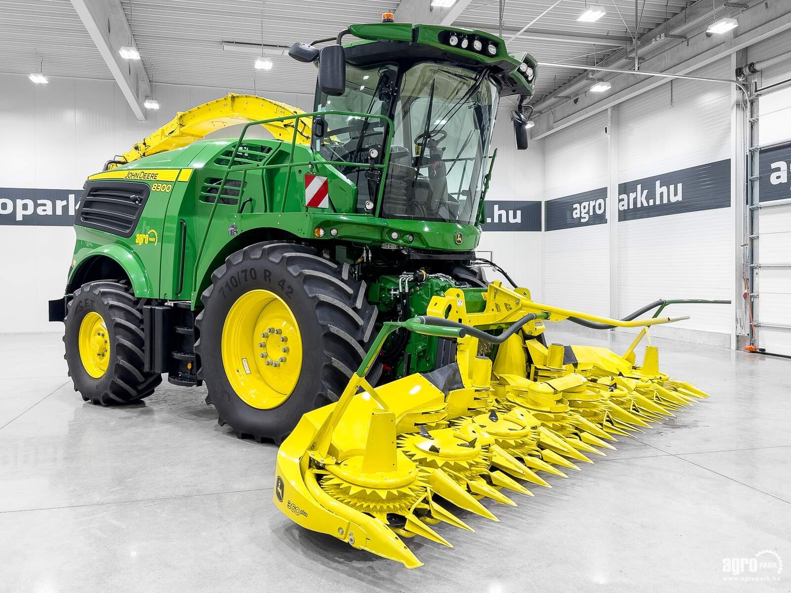 Feldhäcksler del tipo John Deere 8300 4WD, Gebrauchtmaschine en Csengele (Imagen 2)