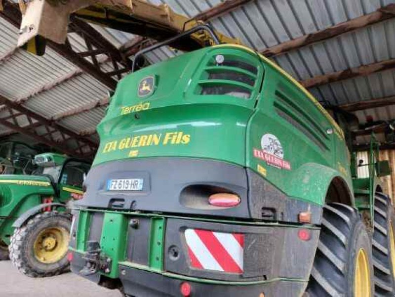 Feldhäcksler of the type John Deere 8300, Gebrauchtmaschine in VOUZIERS (Picture 10)