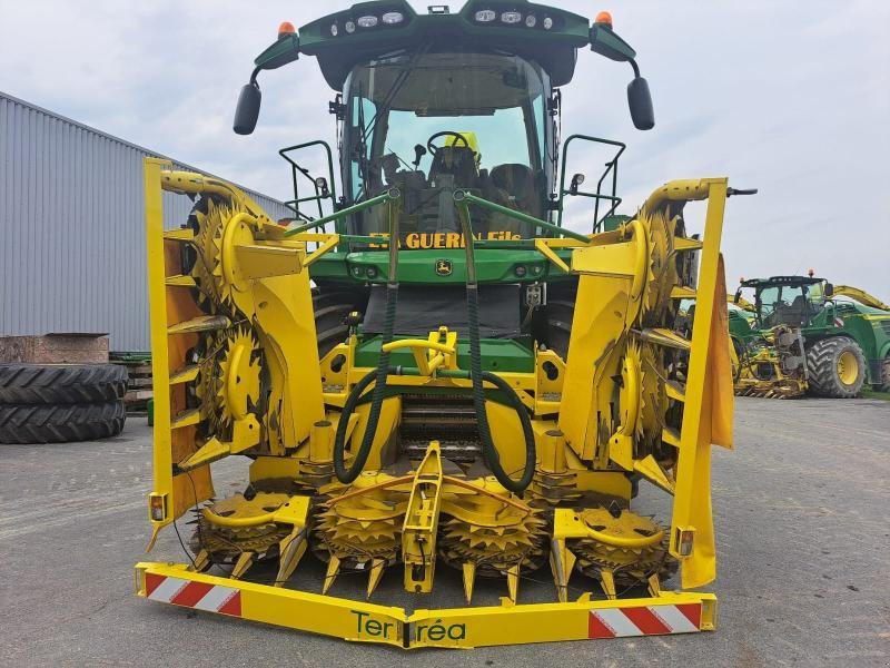 Feldhäcksler des Typs John Deere 8300, Gebrauchtmaschine in CHAUMESNIL (Bild 1)