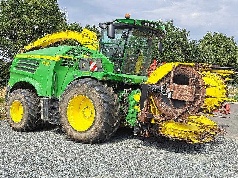 Feldhäcksler typu John Deere 8300, Gebrauchtmaschine v SAINT GENEST D'AMBIERE (Obrázek 1)