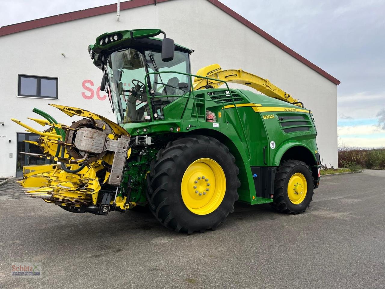 Feldhäcksler des Typs John Deere 8300i Maishäcksler 910Bh, Gebrauchtmaschine in Schierling (Bild 2)