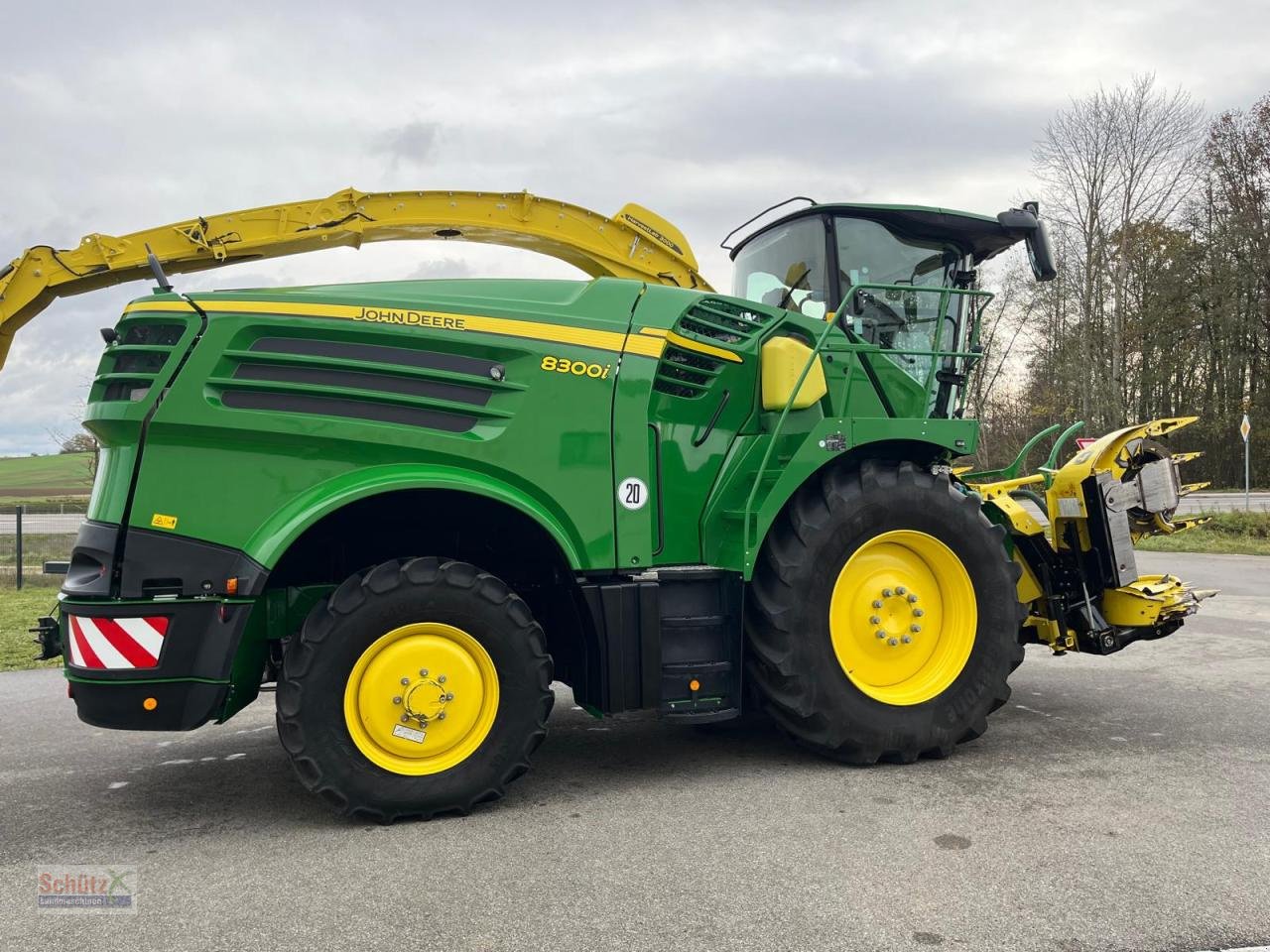 Feldhäcksler des Typs John Deere 8300i Maishäcksler 910Bh, Gebrauchtmaschine in Schierling (Bild 5)