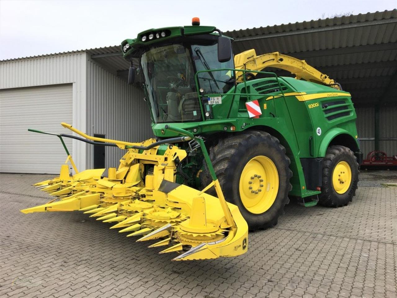 Feldhäcksler a típus John Deere 8300I MIT KEMPER 360+ & 639 PICKUP, Gebrauchtmaschine ekkor: Rauschwitz (Kép 1)