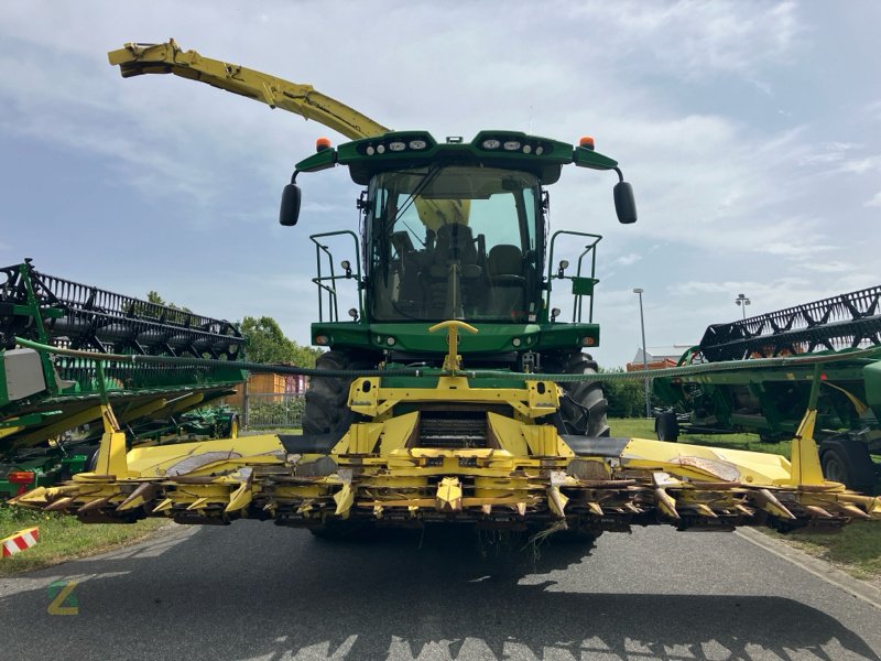 Feldhäcksler van het type John Deere 8300i mit Kemper 360+ und PickUp, Gebrauchtmaschine in Rauschwitz (Foto 2)